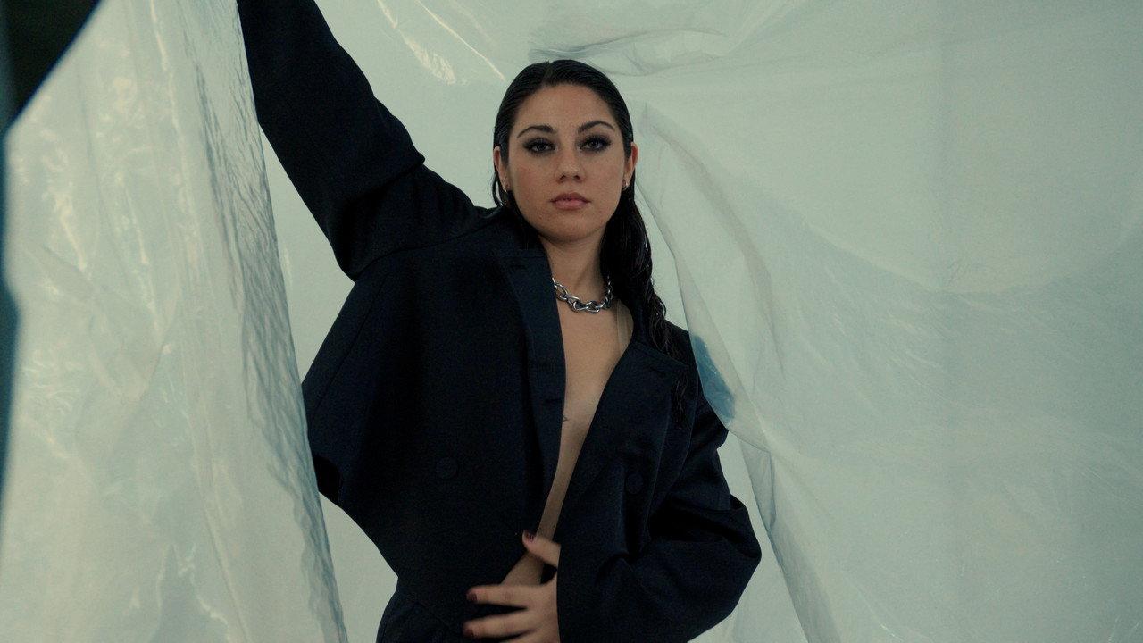 'TRES': El Corto backdrop