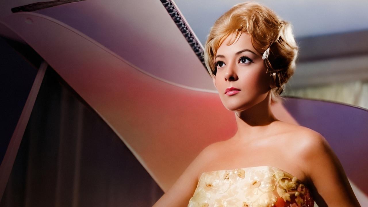 La mujer de oro backdrop
