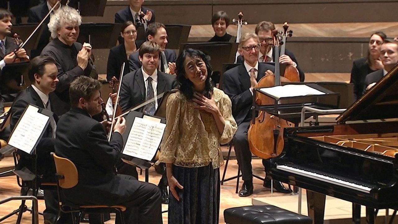 Beethoven: Piano Concertos 1-5 - Uchida, Rattle backdrop