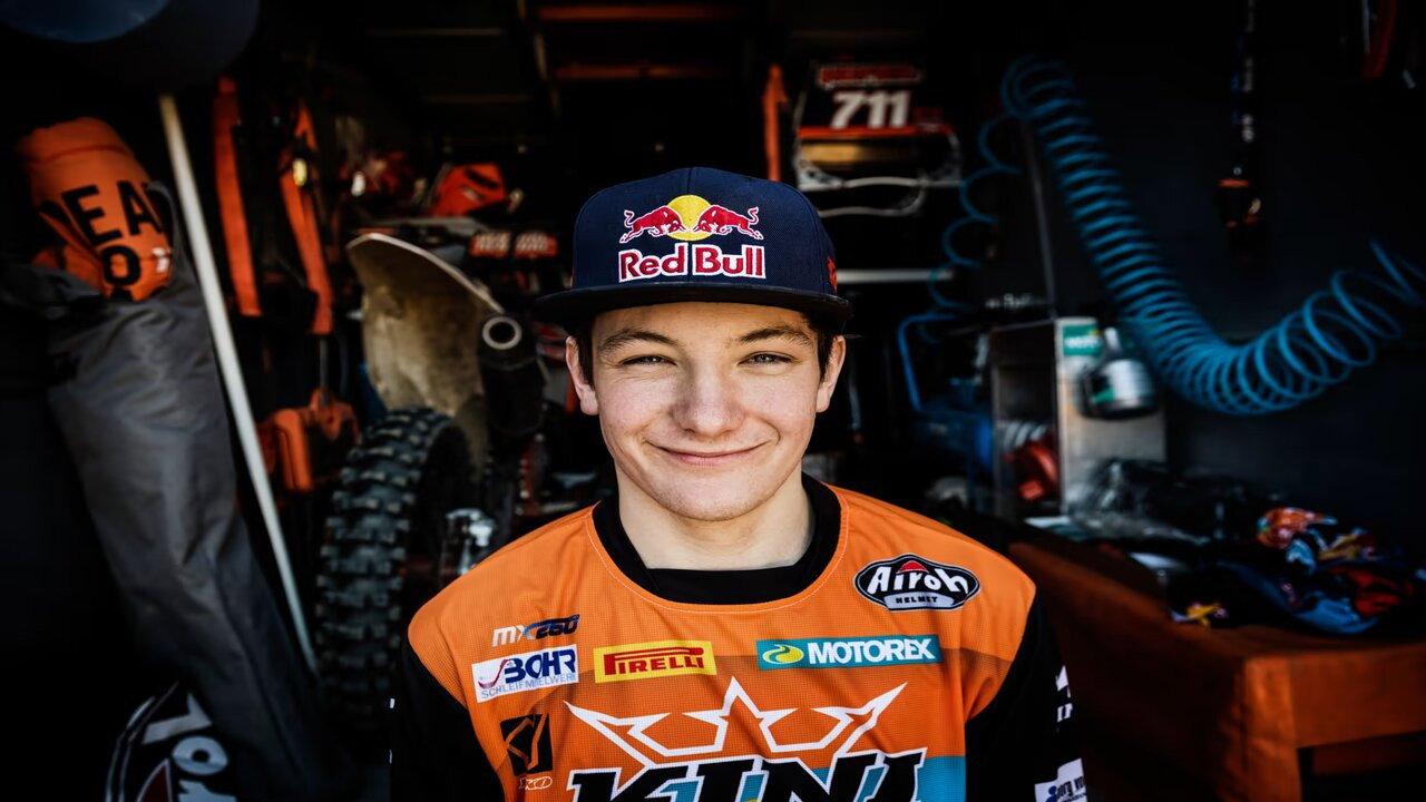 MX World backdrop