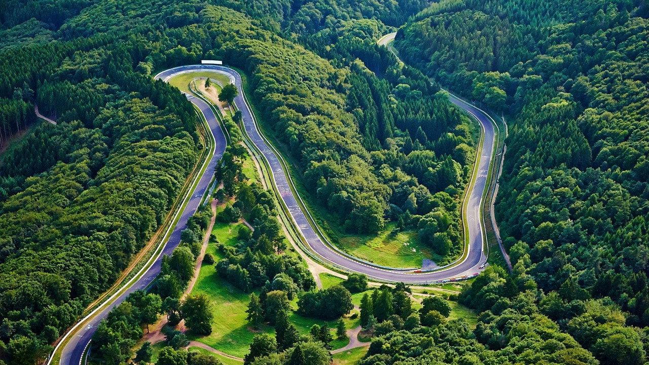 Nürburgring - 100 Jahre grüne Hölle backdrop