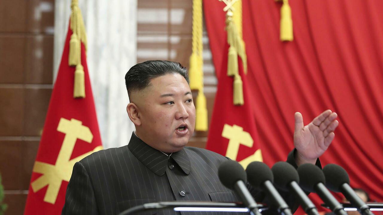 Corée du Nord, la dynastie nucléaire backdrop
