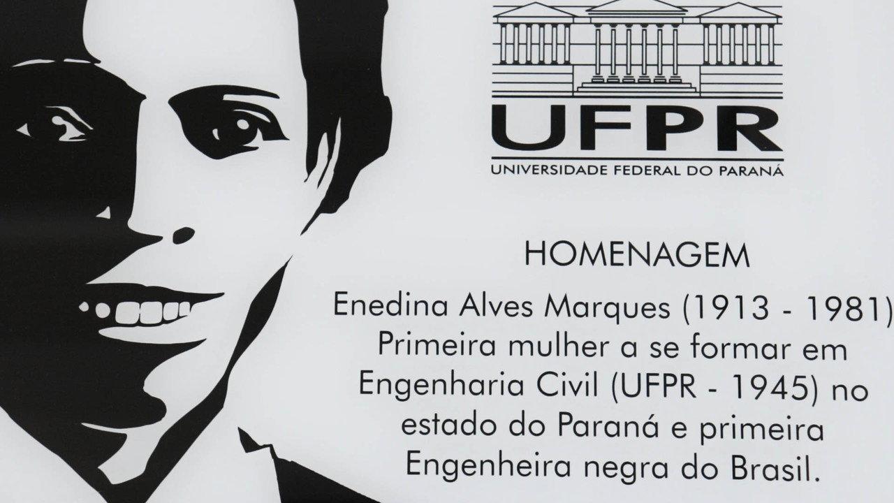 Além de Tudo, Ela backdrop