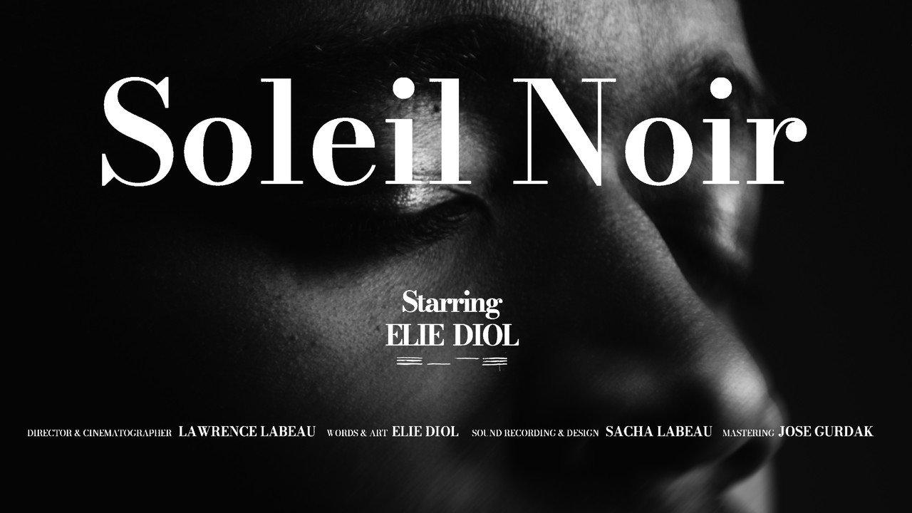 Soleil noir backdrop