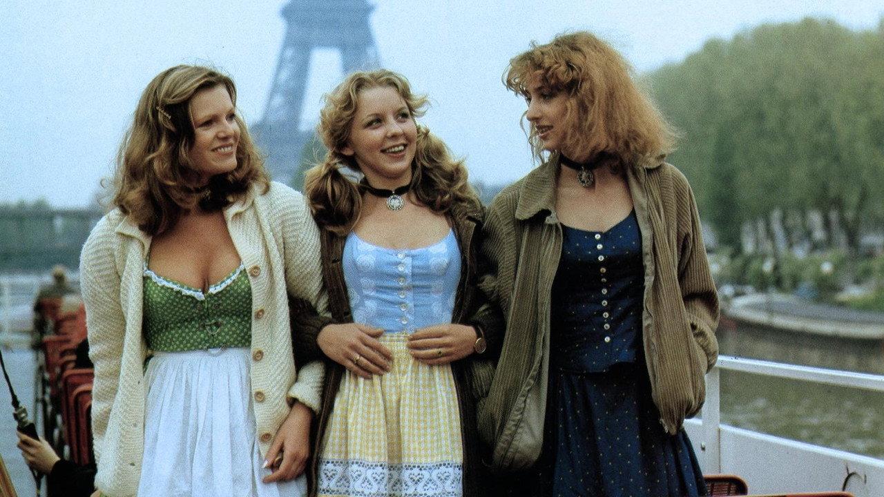 Drei Dirndl in Paris backdrop