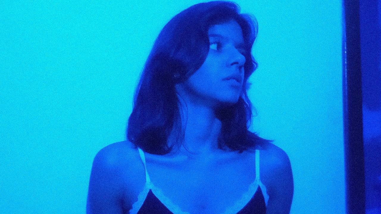 A Febre backdrop