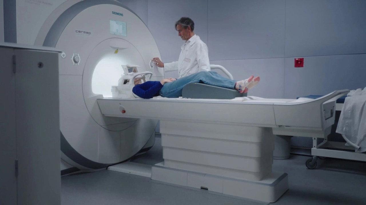 Un cerveau particulier backdrop