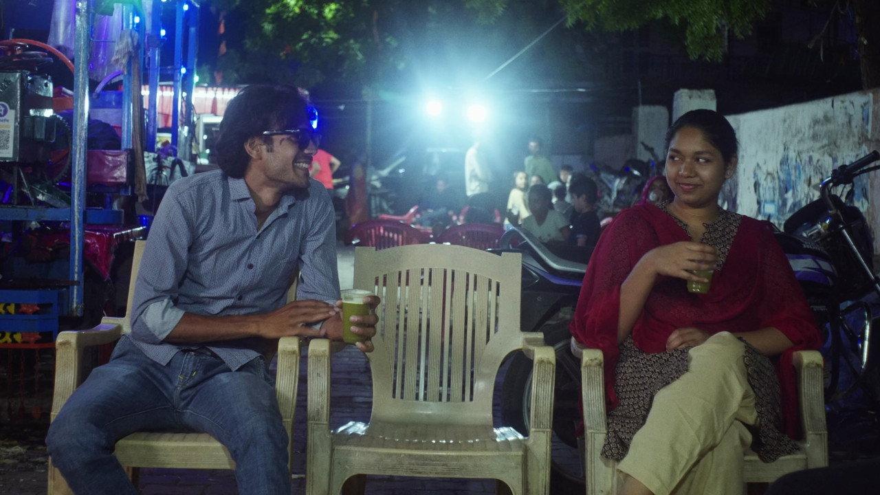 Gulab aur Aaina backdrop