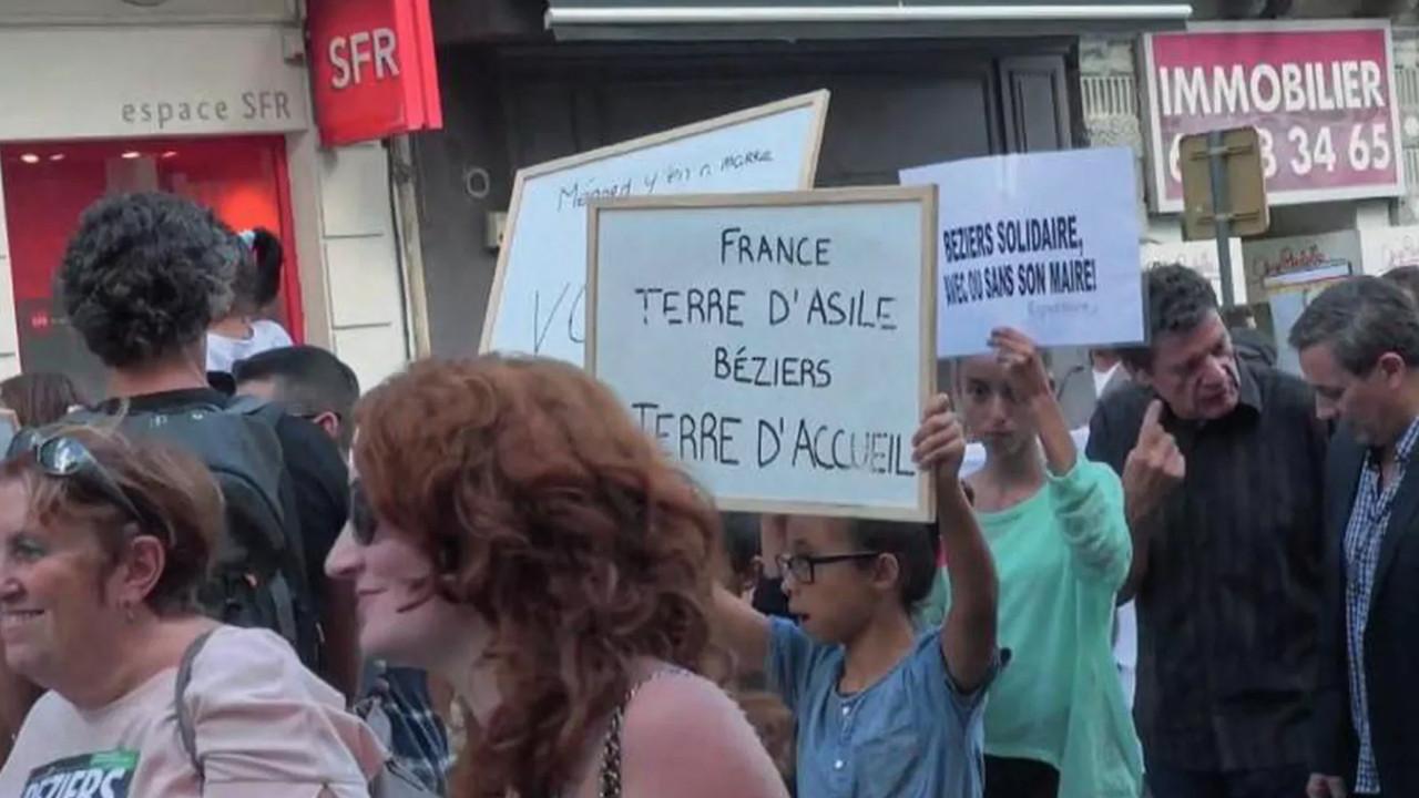 Béziers, The Other Side backdrop