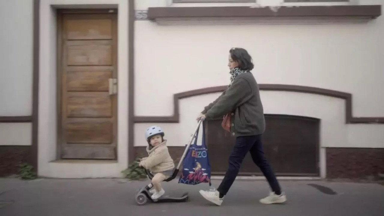 Mamans solos - Les oubliées de la République backdrop