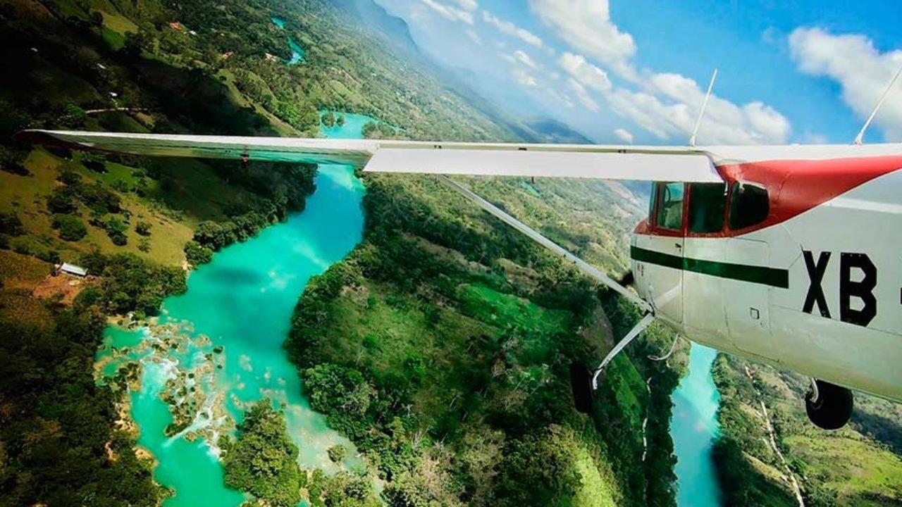 Les avions du bout du monde backdrop