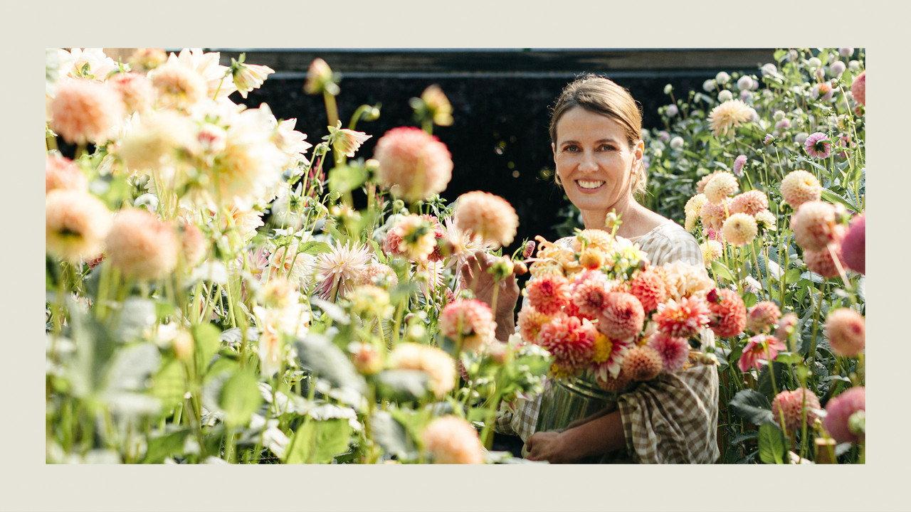 Magnolia Workshops: Fundamentals of Floral Design backdrop
