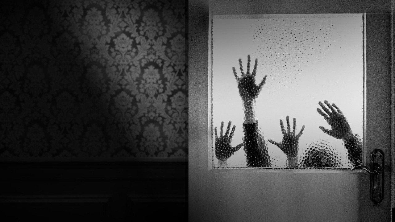 Une enfance crucifiée backdrop