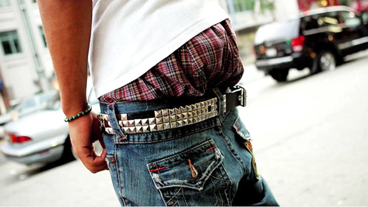 Saggin' backdrop