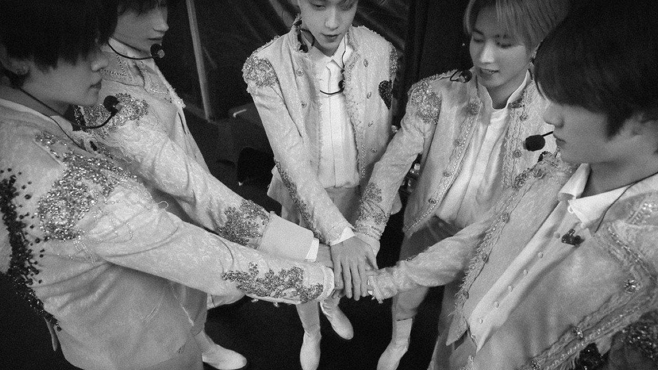 TOMORROW X TOGETHER WORLD TOUR 'ACT:LOVESICK' backdrop