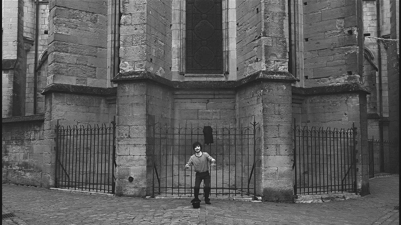 L'Echo du silence backdrop