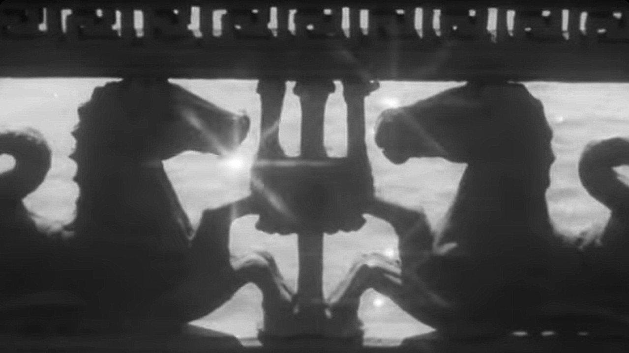 The Note "La". Documentary backdrop