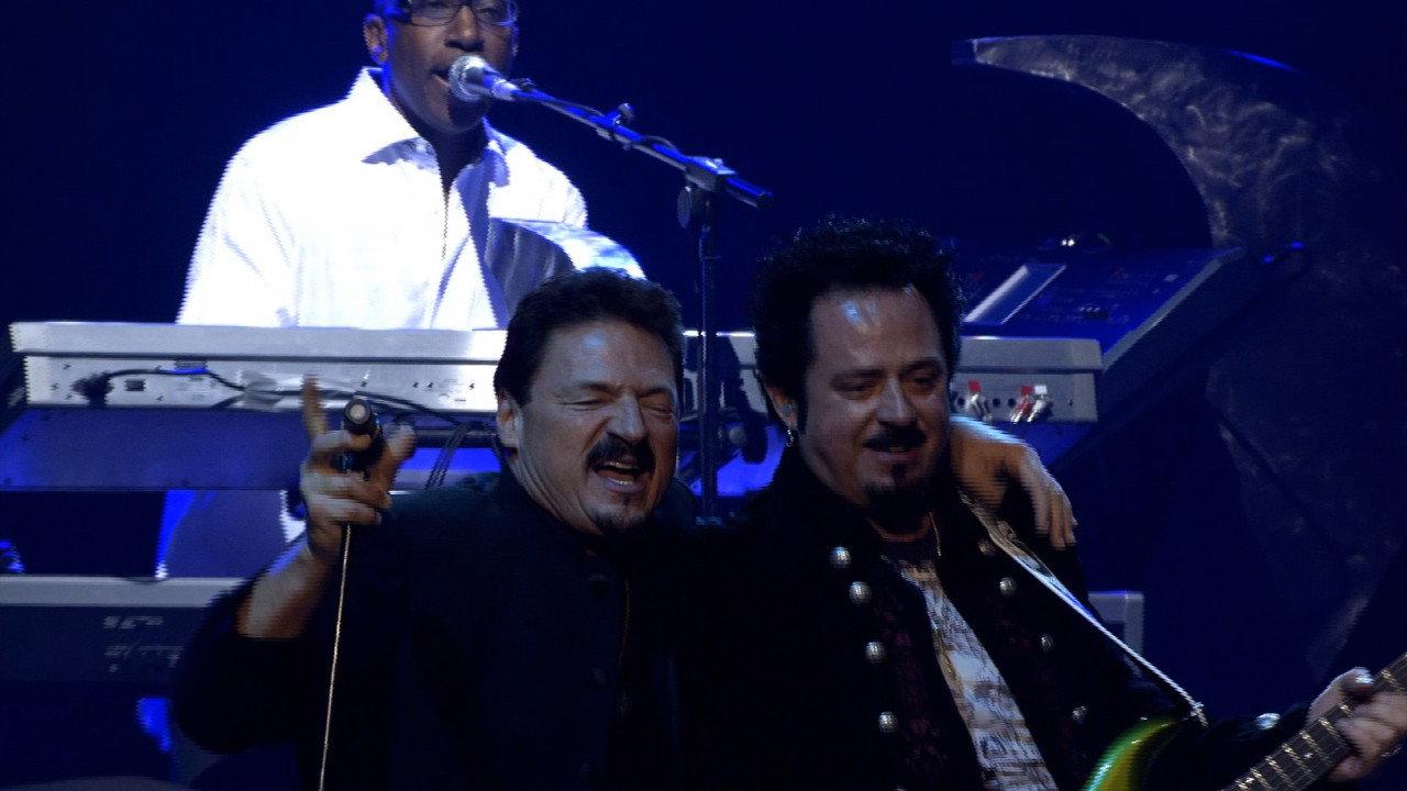 Toto: Falling in Between Live backdrop
