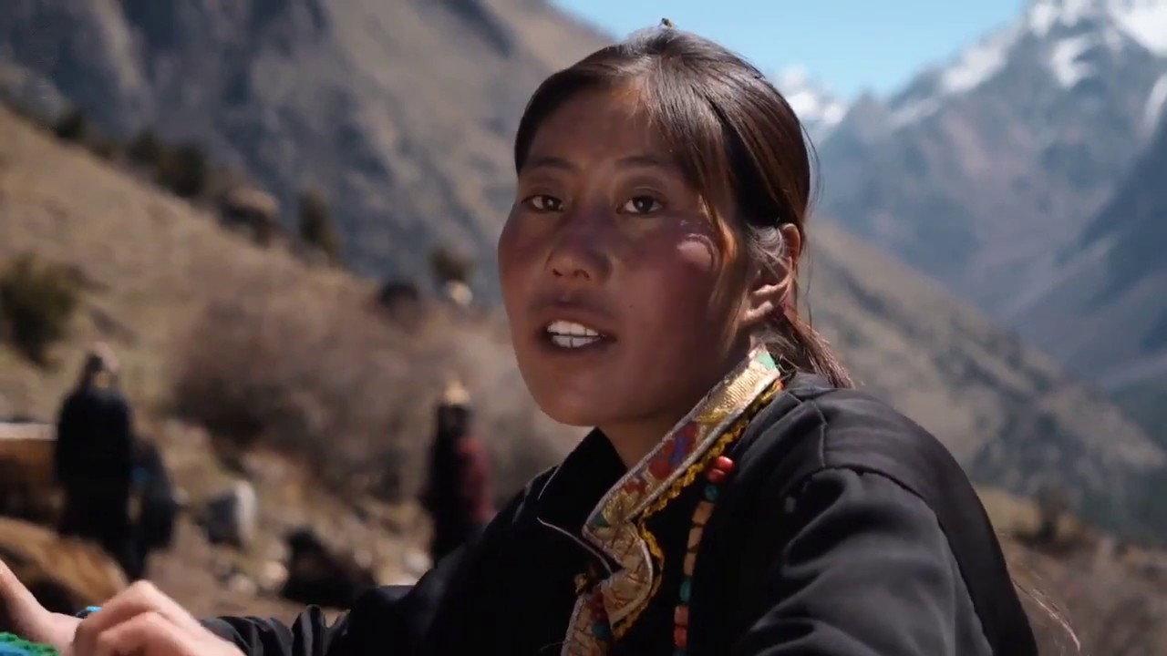 Bhutan - Glücksland im Wandel backdrop