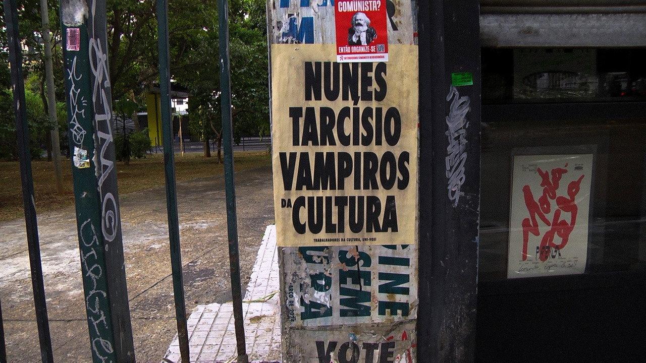 República do Caos backdrop