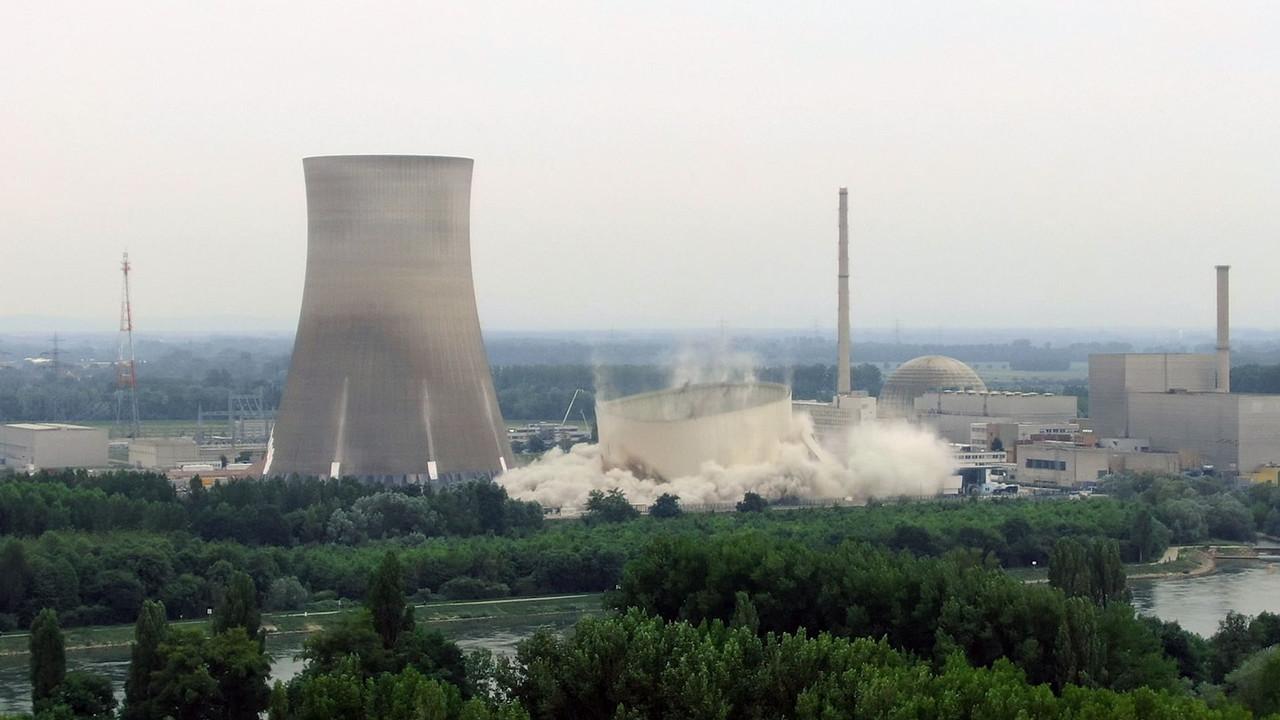 Nuclear Power - End of an Era? backdrop