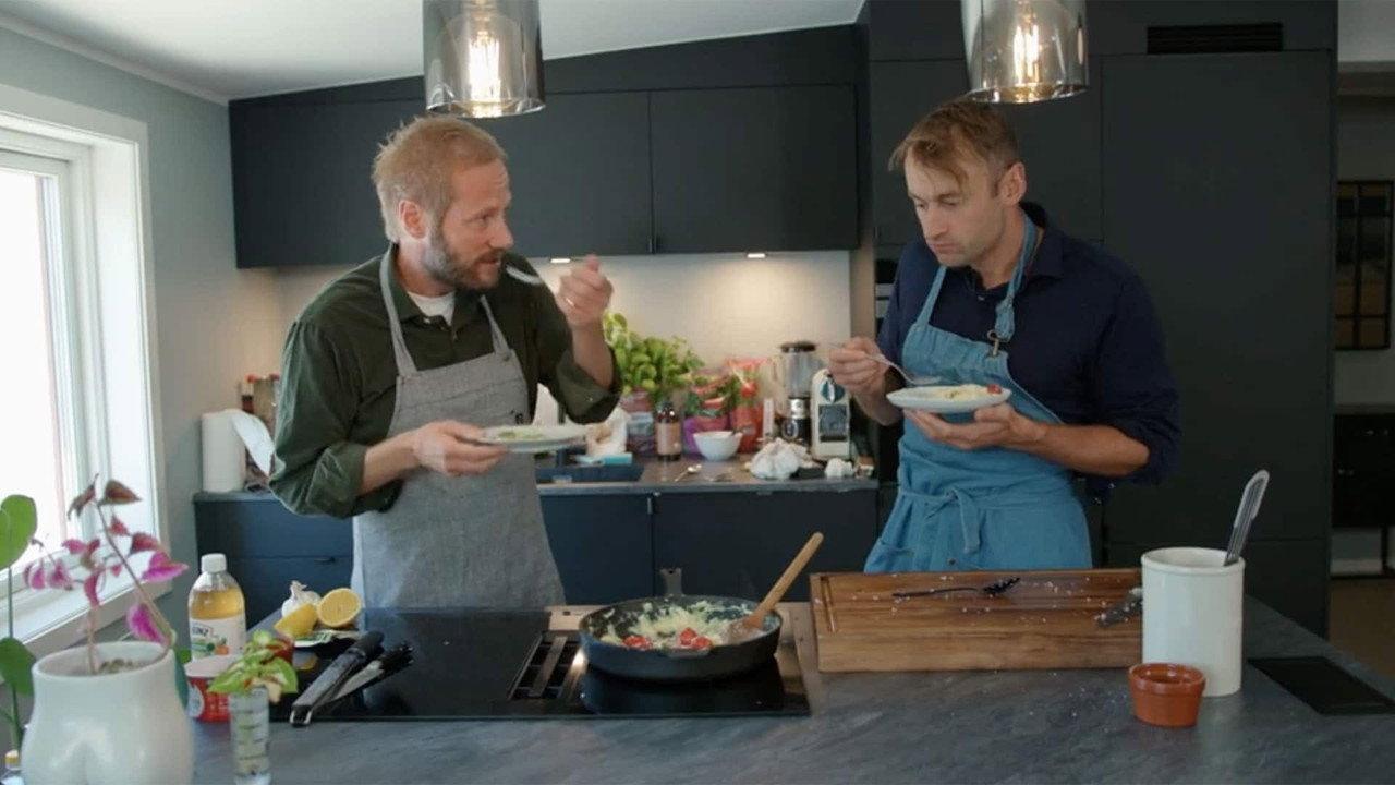 Kjartan rydder opp - hjemme backdrop