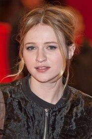Christa Théret profile photo