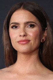 Shelley Hennig profile photo