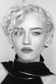 Julia Garner profile photo