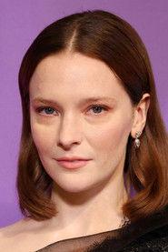 Morfydd Clark profile photo