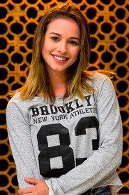 Laryssa Ayres profile photo