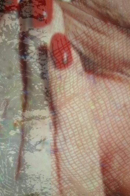 Inquieta backdrop