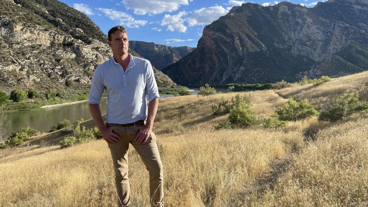 Into Dinosaur Valley with Dan Snow backdrop