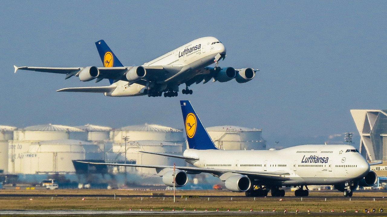 Airbus vs Boeing: The Jumbo Jet Race backdrop