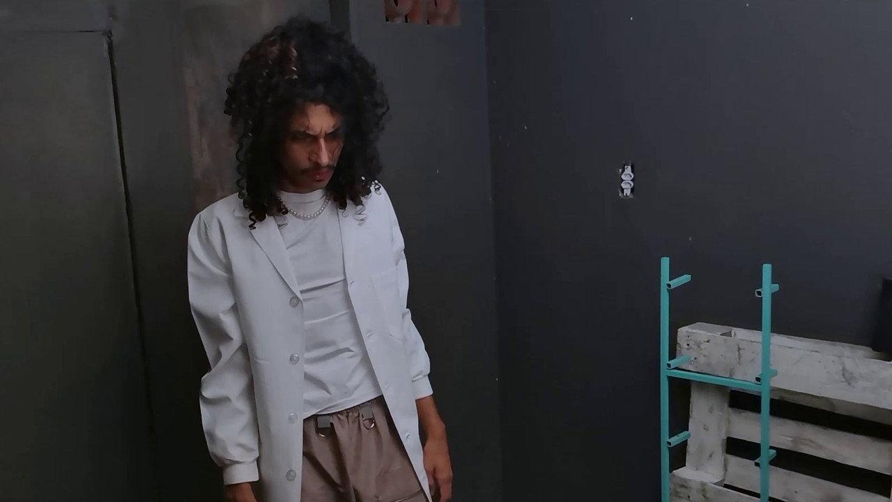 Não É O Bastante backdrop