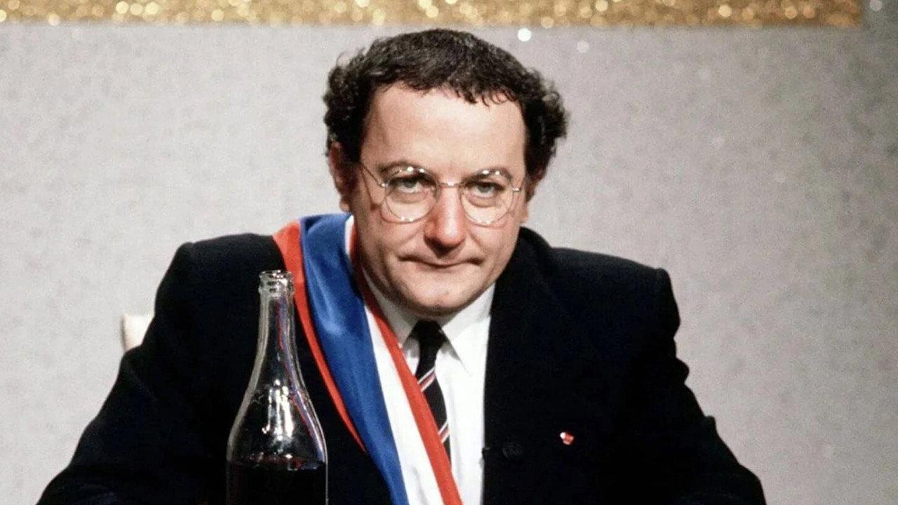Coluche, la véritable histoire d'un mec backdrop