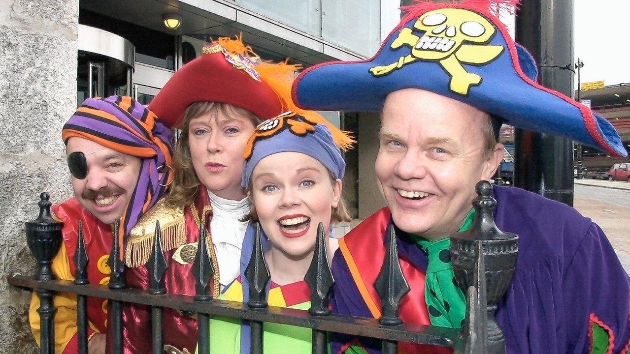 The Singing Kettle: Pirate Island backdrop