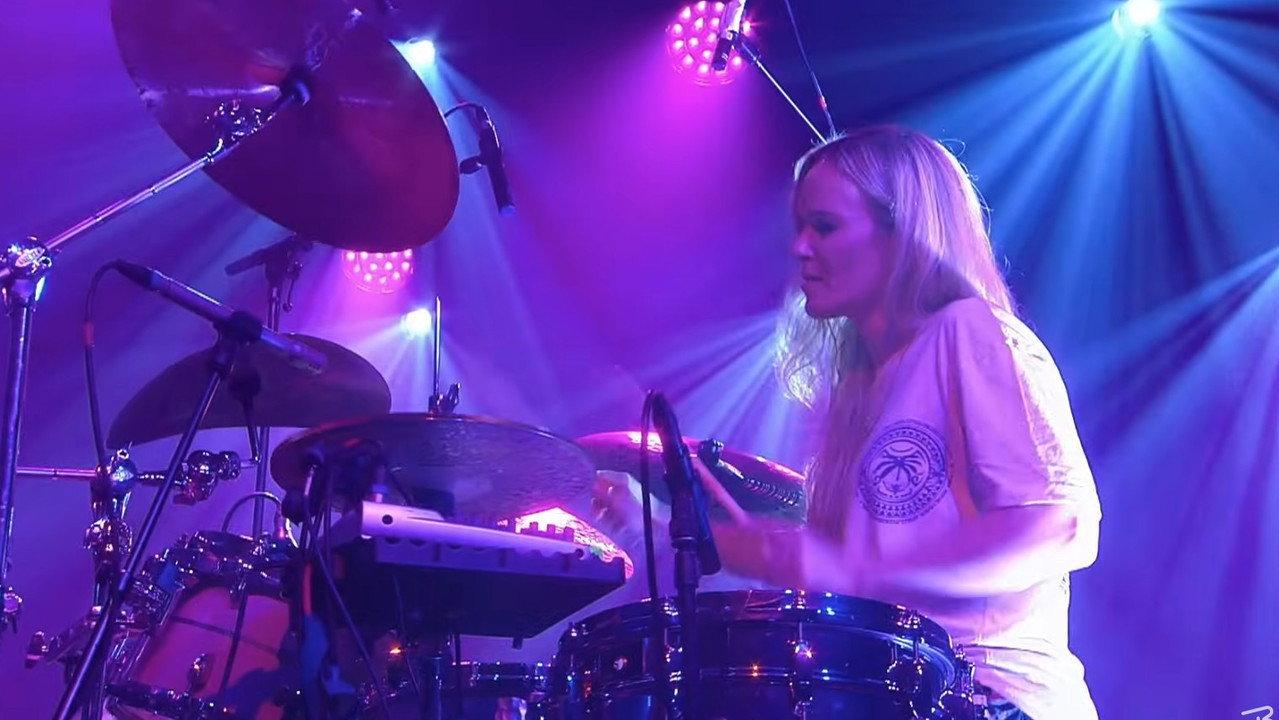 Anika Nilles – Live at Leverkusener Jazztage 2023 backdrop