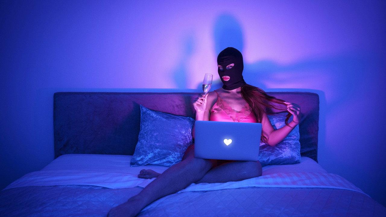 Virtual Girlfriends backdrop