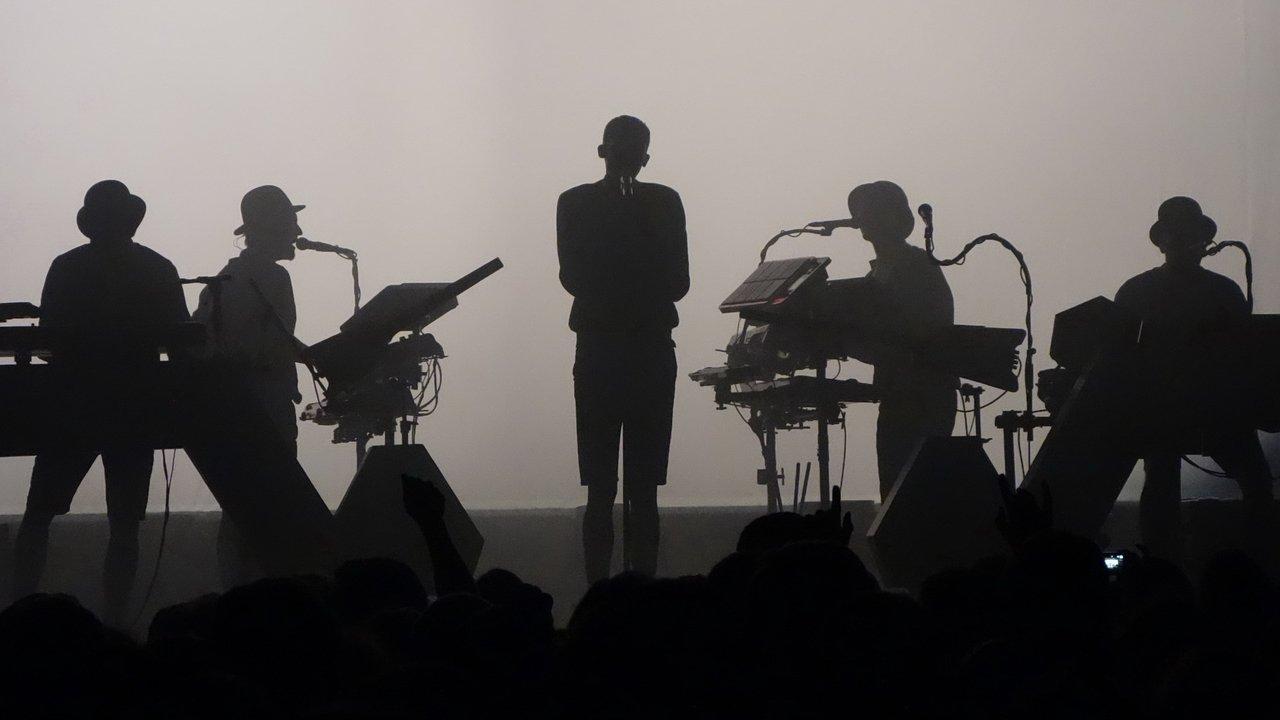 Stromae: Racine carrée Live backdrop