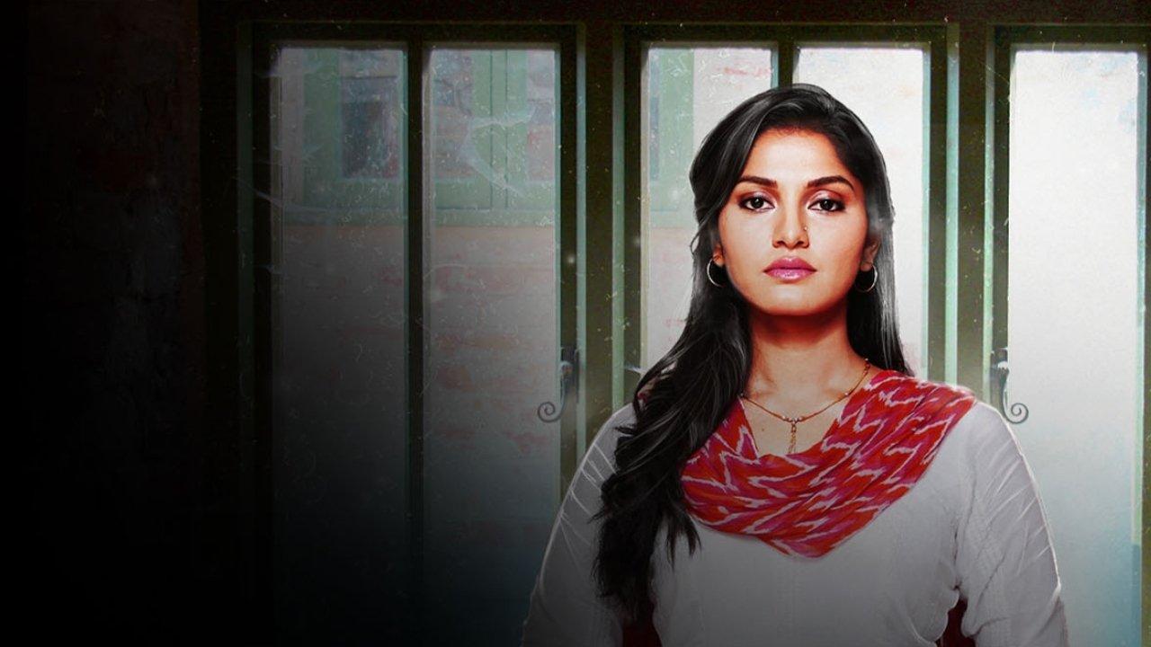 Aadhe Adhoore backdrop
