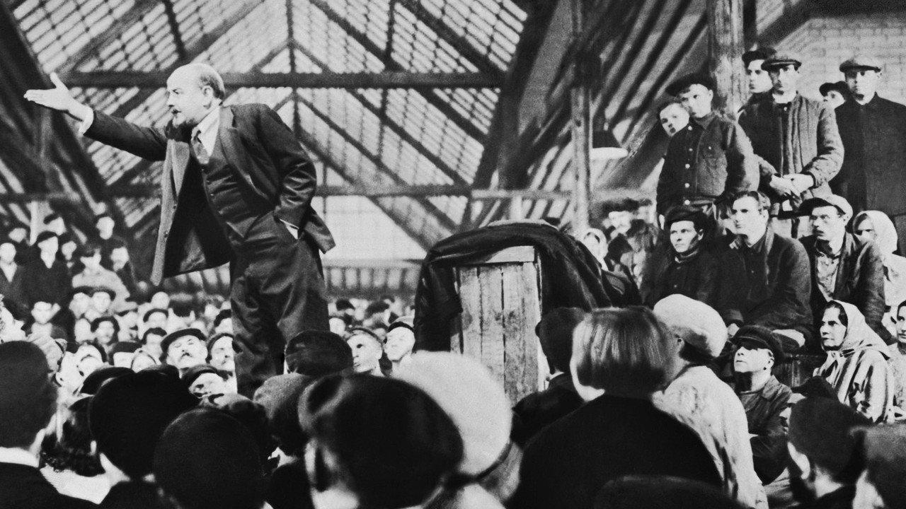 Lenin in October backdrop