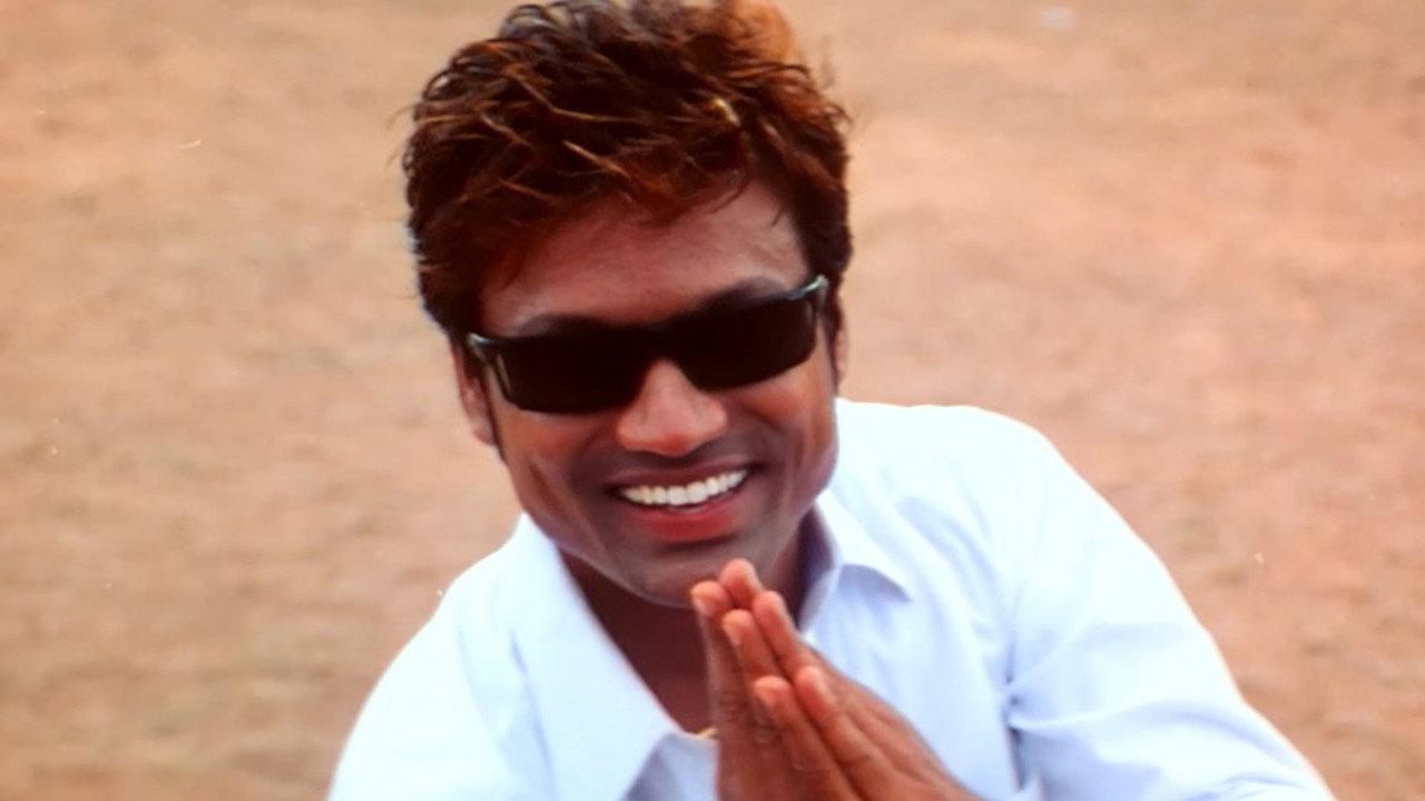 Ah Aah: Anbe Aaruyire backdrop
