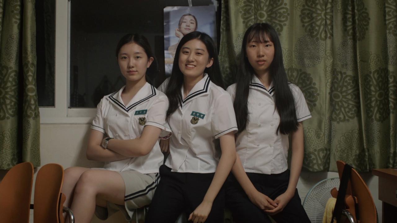 Kim Min-young of the Report Card backdrop
