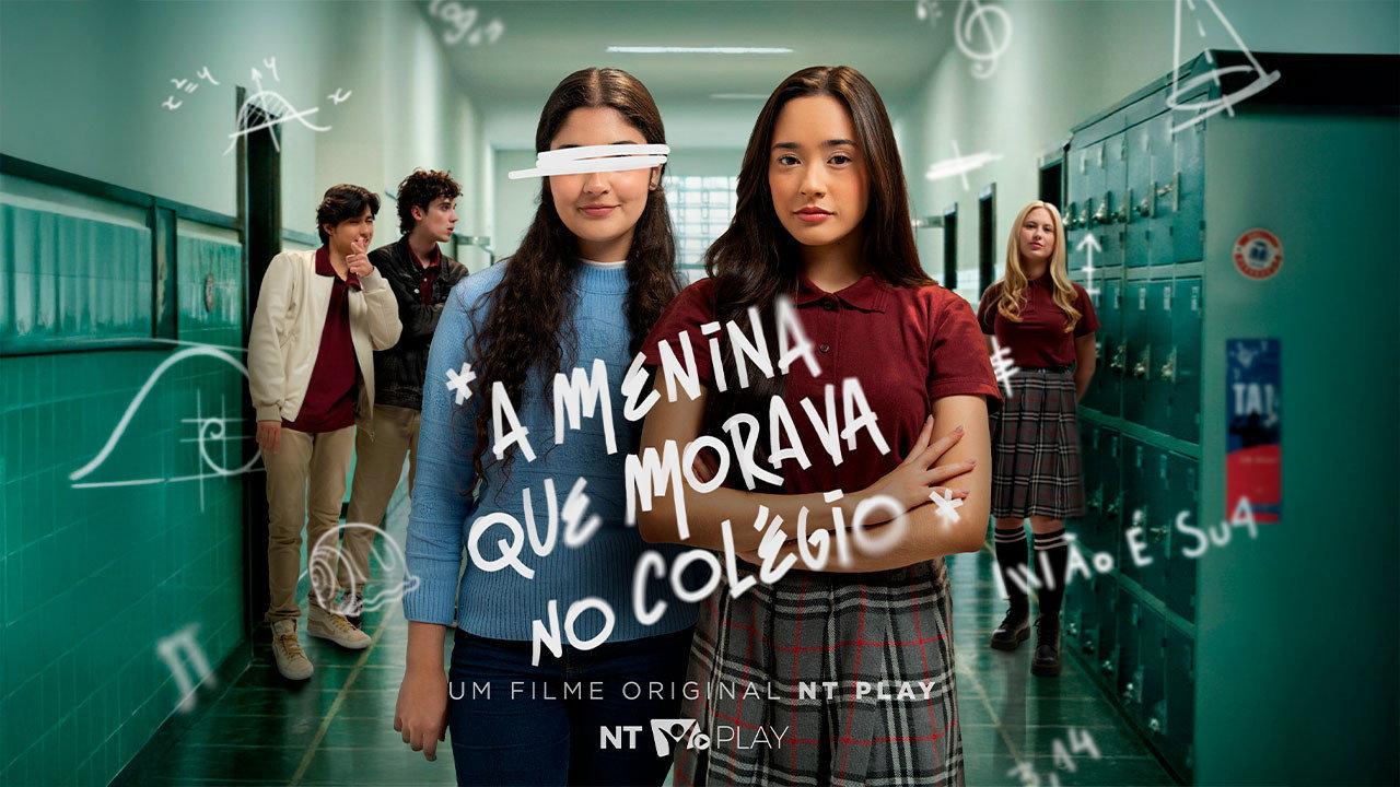 A Menina que Morava no Colégio backdrop