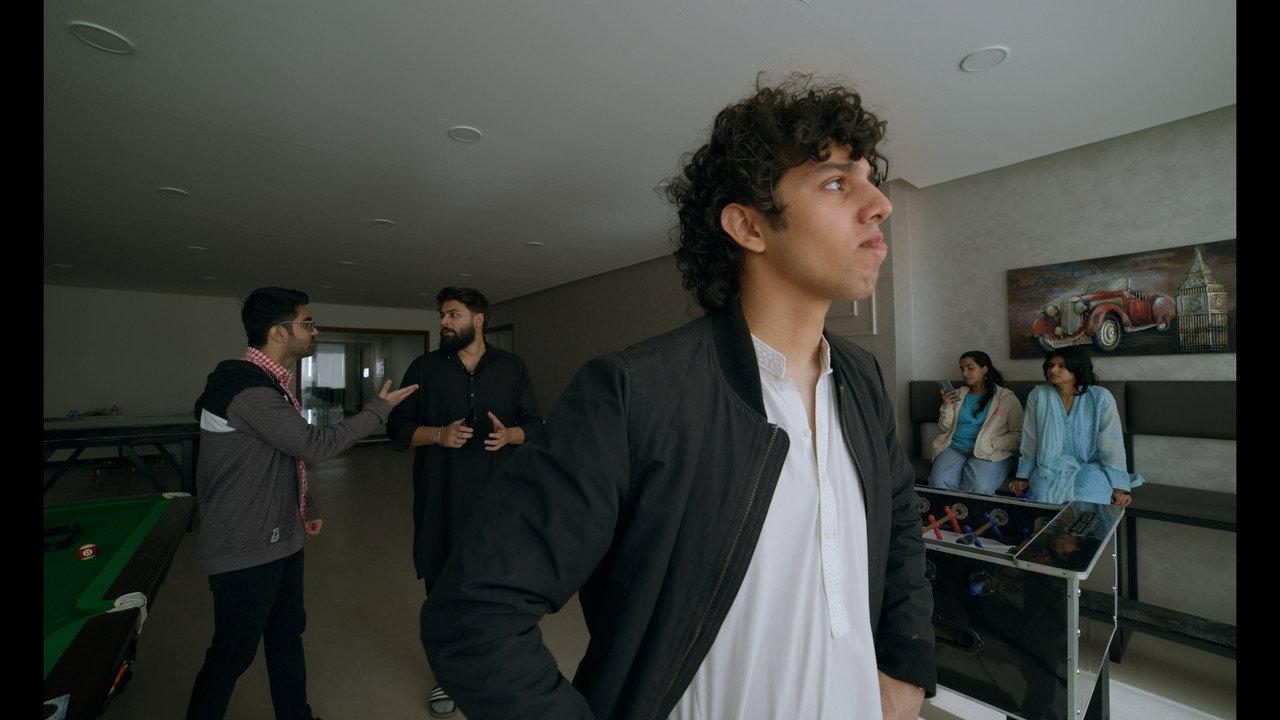 Apna Kya Lena Dena backdrop