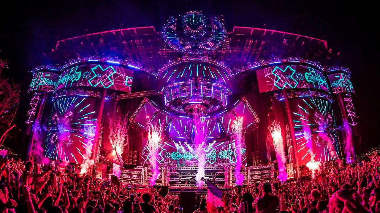 Billie Eilish - Life is Beautiful Festival backdrop