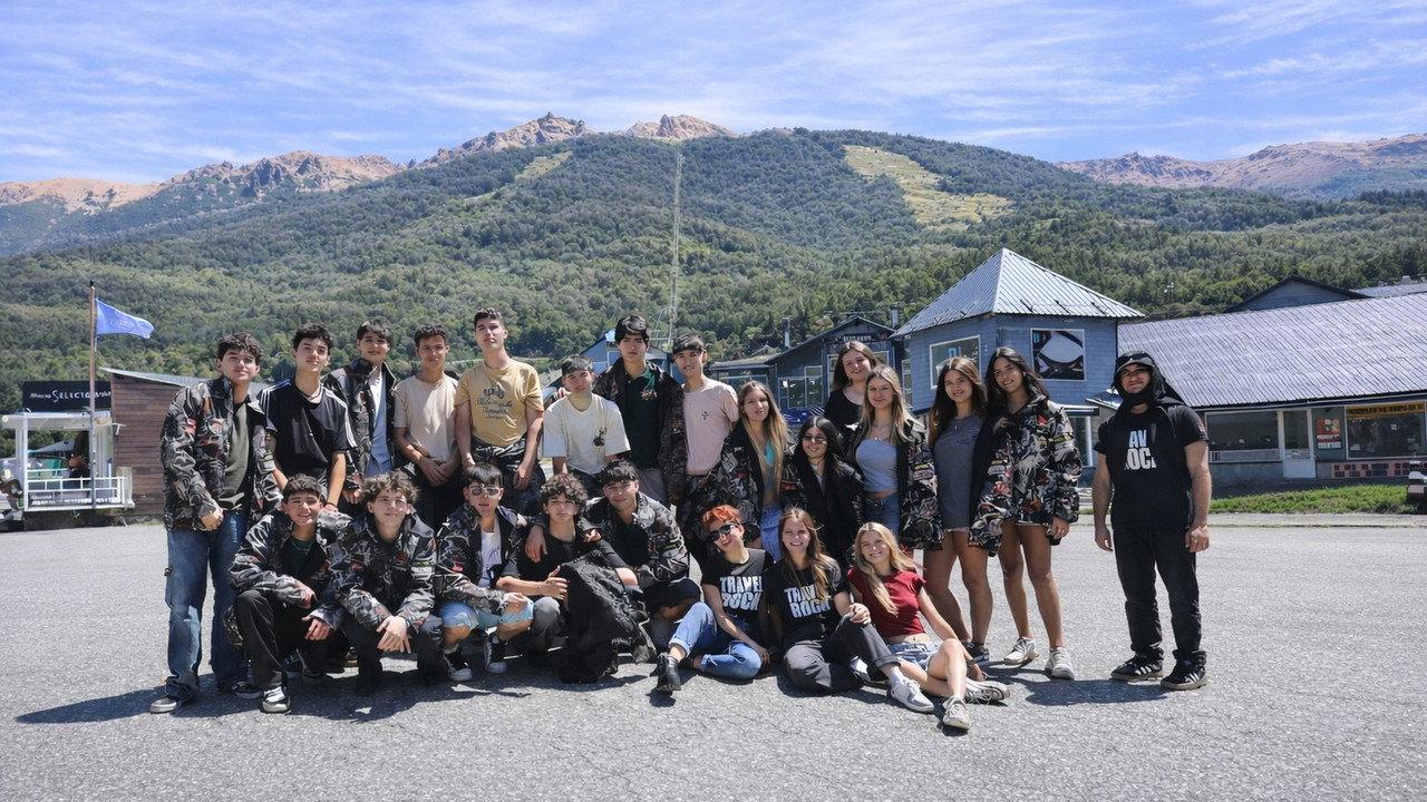 Bariloche - The Movie backdrop