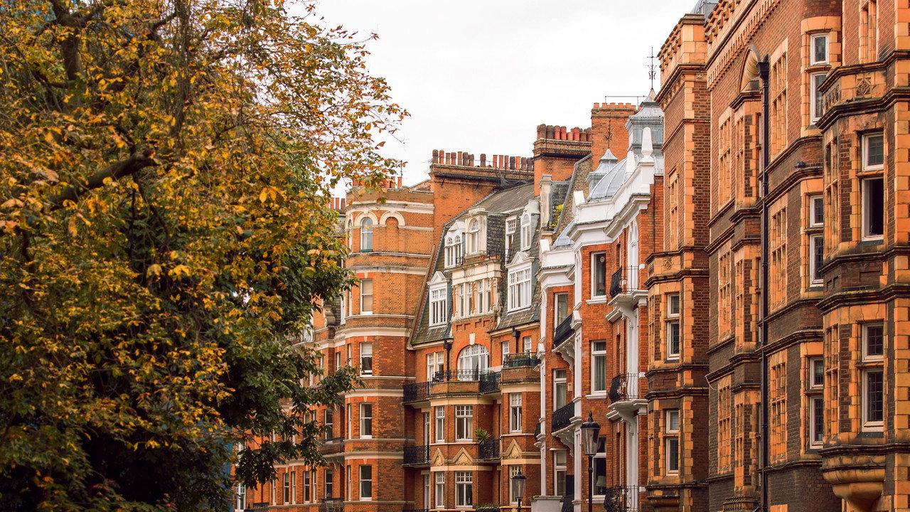Selling London backdrop