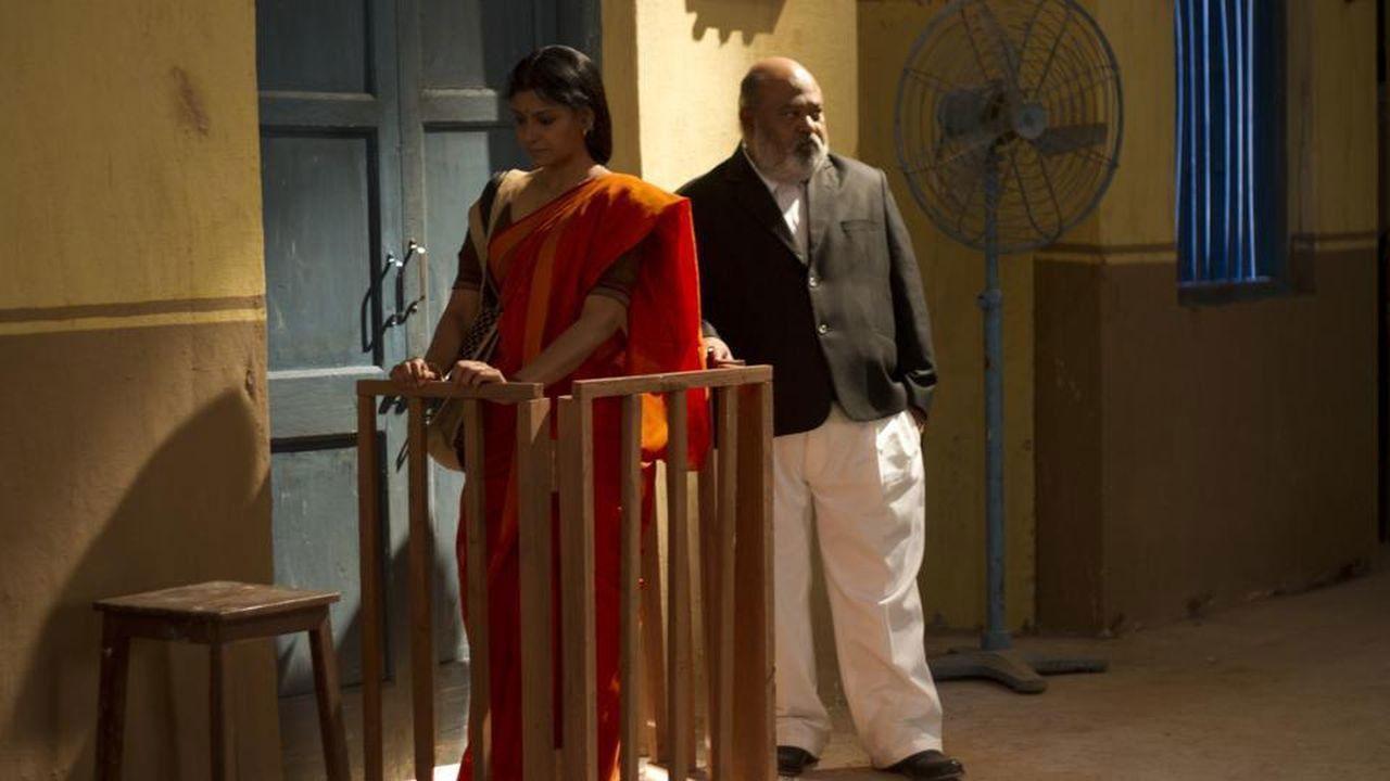 Khamosh Adalat Jaari Hai backdrop